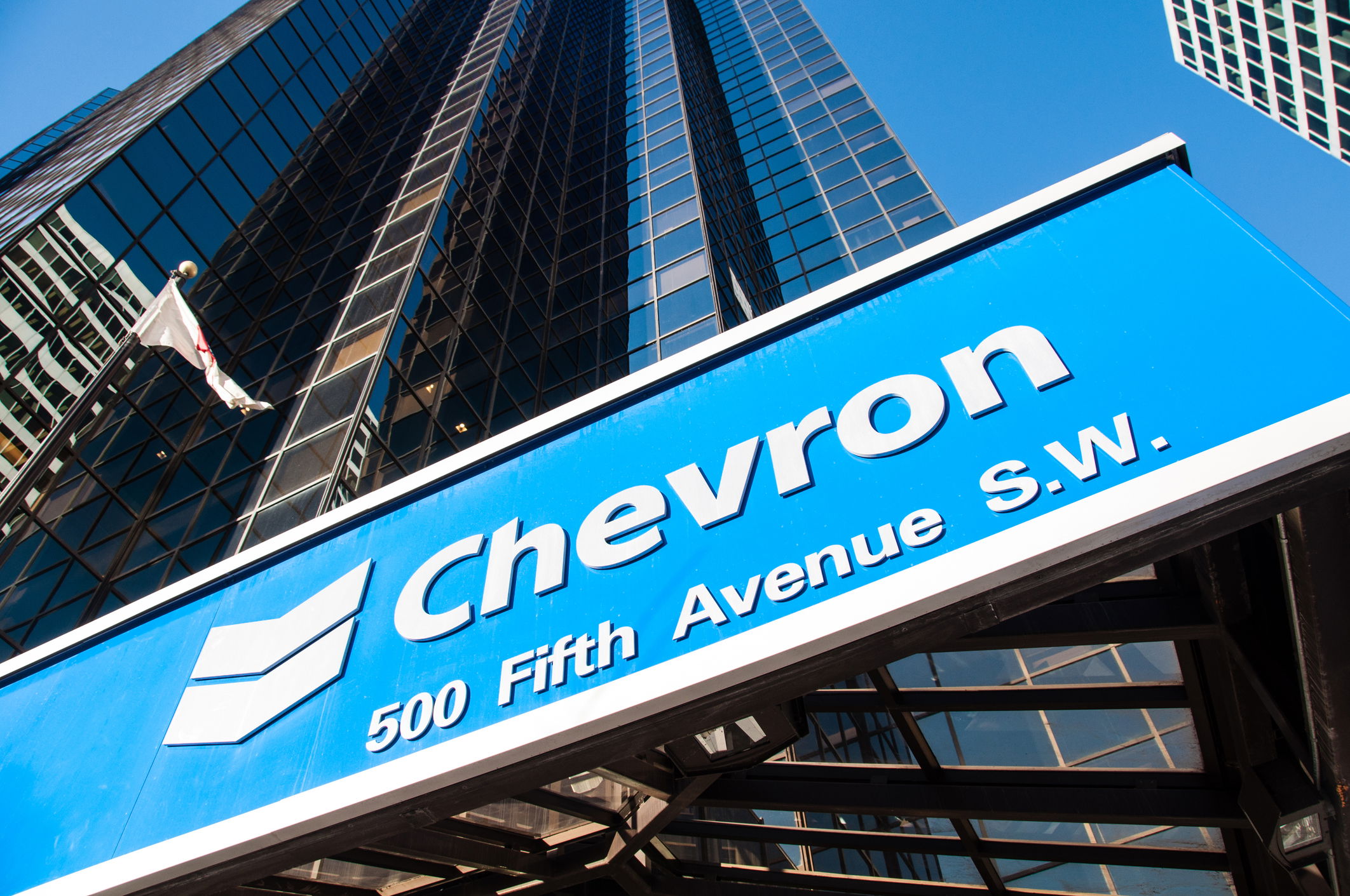 As a Chevron distributor, Cadence provides direct access to Chevron's superior engine protection and high-performance solutions.