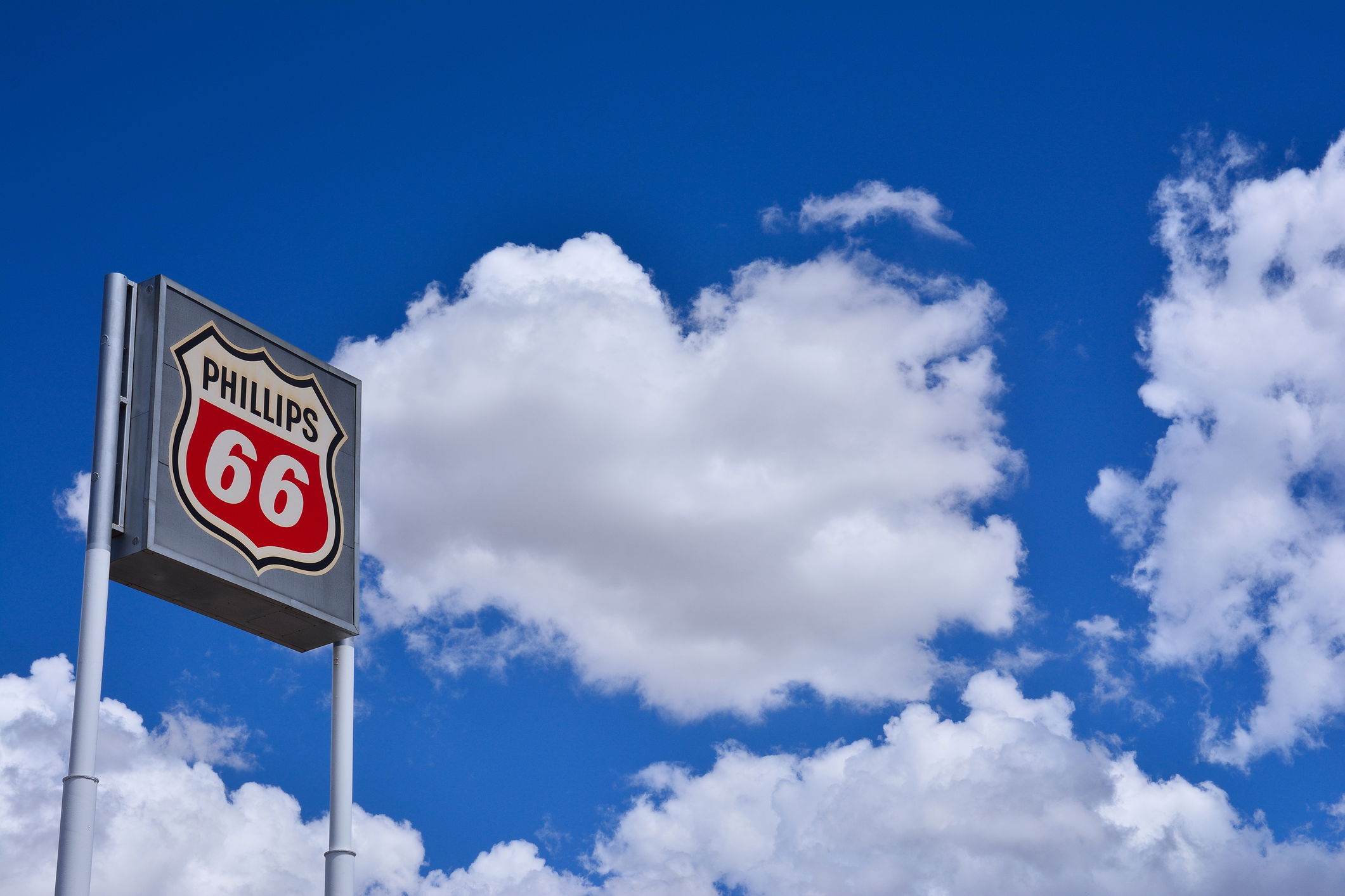 As a pivotal distributor for Phillips 66, Cadence proudly delivers an extensive selection of Phillips 66's high-quality consumer and industrial offerings to our esteemed clientele.